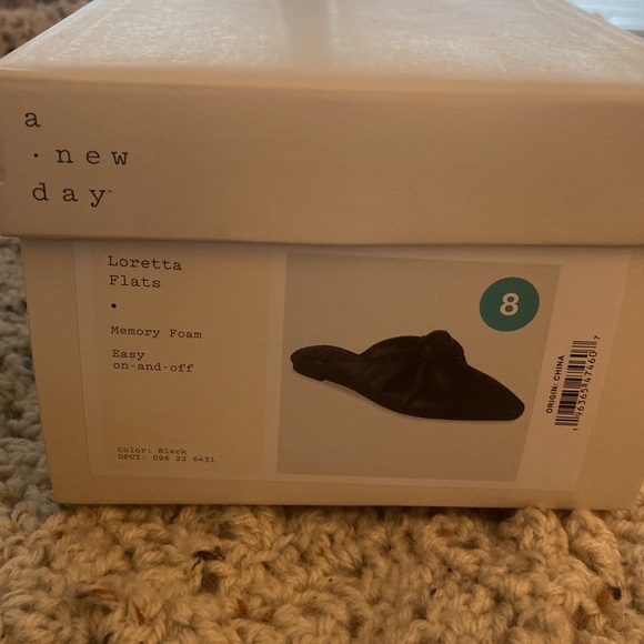 *SOLD* NEW Loretta Flats ~ Black Slip on Mules ~ Size 8 - Picture 7 of 8
